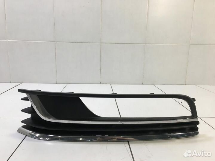 Окантовка противотуманной фары левая Volkswagen Pa