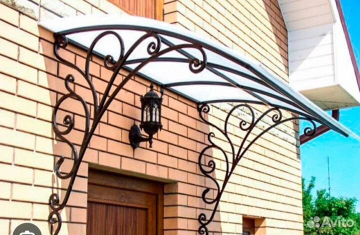 Козырек над крыльцом