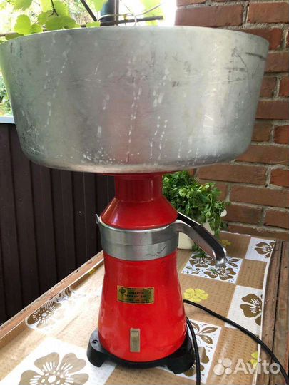 Сепаратор для молока электрический