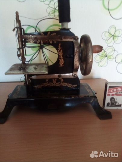 Швейная детская машина раннего СССР