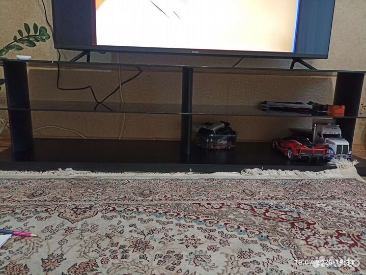 Стеклянная тумба