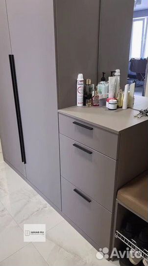 Шкаф с зеркалом