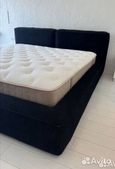 Кровать двухспальная с матрасом