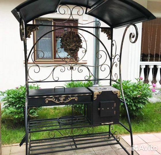 Мангал с крышей