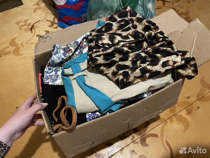 Коробка женских вещей