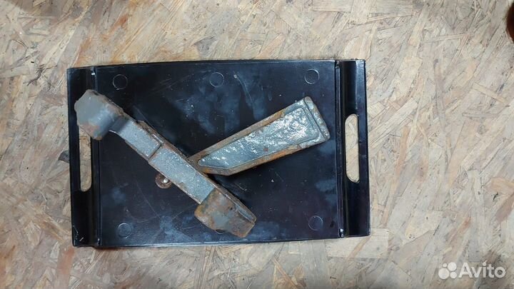 Замок клиновой