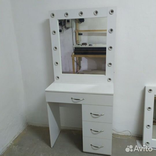 Туалетный столик. Гримерный стол. В наличии