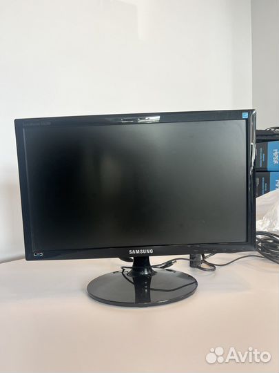 Несколько мониторов Samsung и Acer