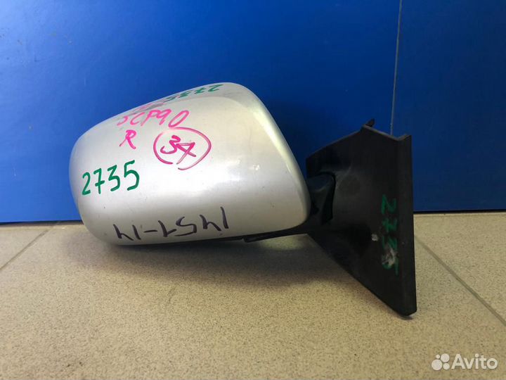 Зеркало правое на Toyota vitz