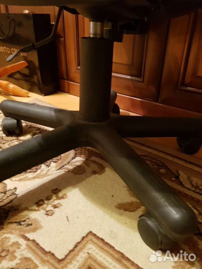 Офисное кресло