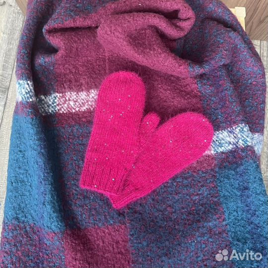 Варежки с микропайетками малиновые