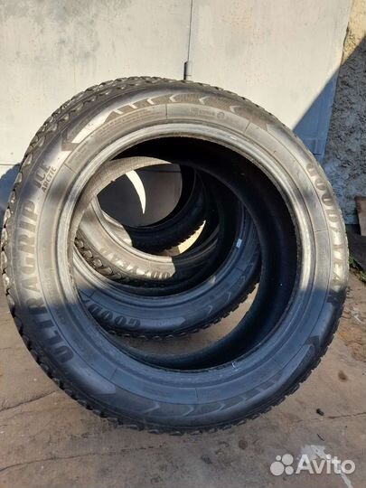Goodyear Ultragrip Ice Arctic 215/55 R17 94T