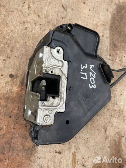 Мерседес w203 c класс замок двери задний правый