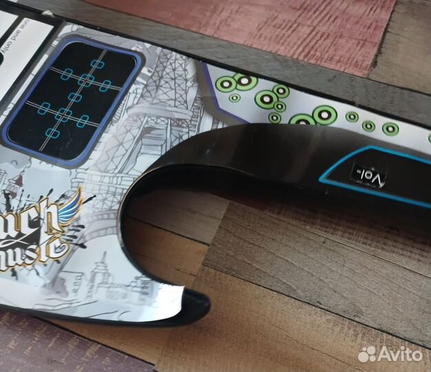 Игрушечная гитара