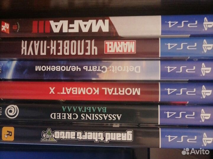 Игровая консоль ps4 с наушниками и крутыми дисками