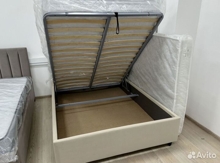 Кровать с подъемным механизмом