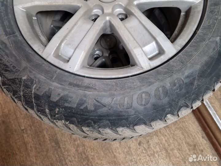 Goodyear Ultragrip Ice Arctic 225/65 R17 102T