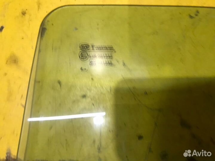 Стекло двери задней левой Лада Гранта