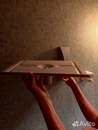 Подвесная полочка для телевизора