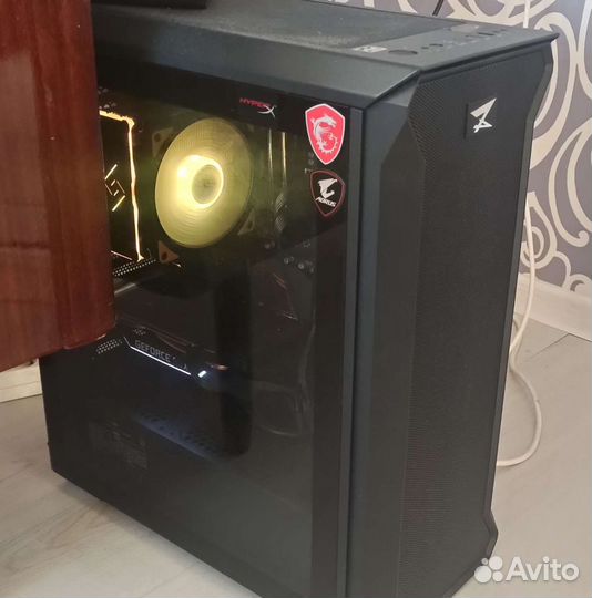 Игровой пк с монитором, клавиатурой и мышкой