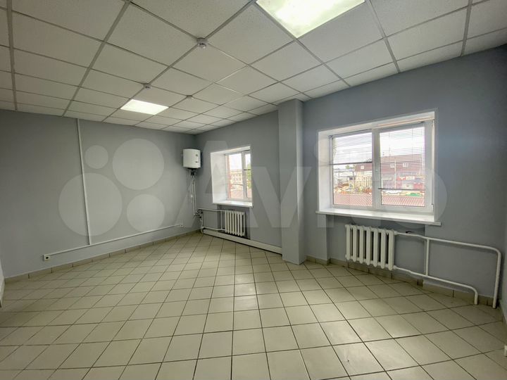 Офисные помещения: 18 м², 22 м² (с водой)