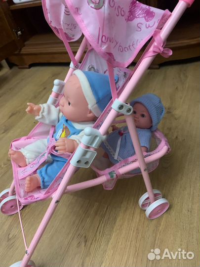 Коляска кукольная с 2 куклами