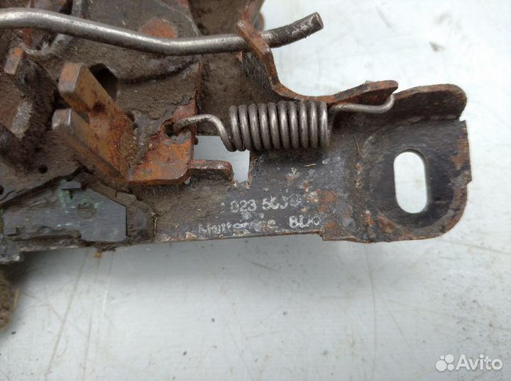 Замок капота на панель Ауди А6 С5