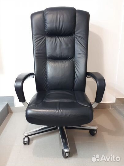 Премиальное офисное кресло