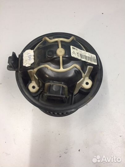 Моторчик печки peugeot 308