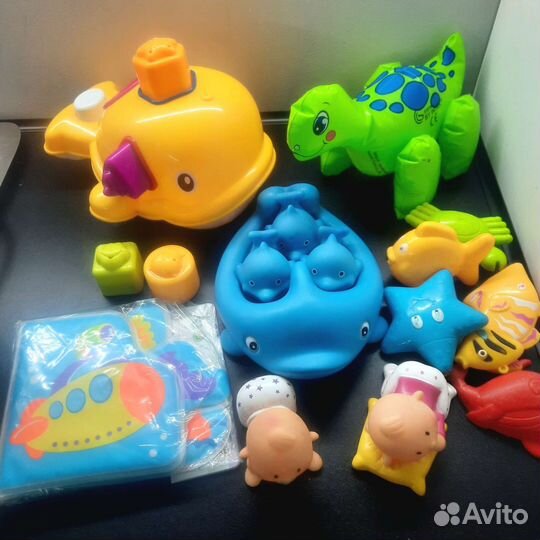Игрушки для купания малыша в ванне пакетом