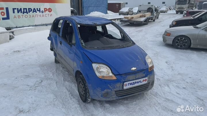 Накладка стекла заднего левого Chevrolet Spark 966