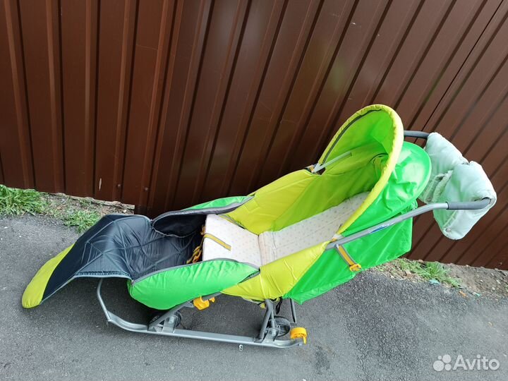 Детские санки с выдвижными колесами