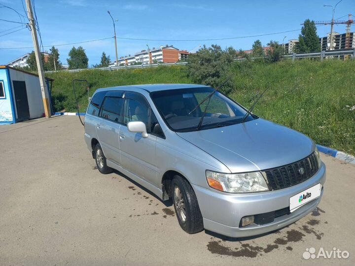 Nissan Bassara, 2000