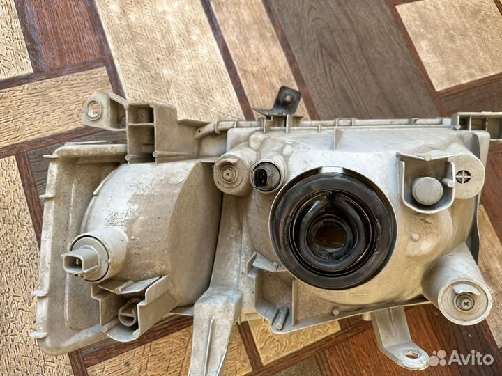 Правая фара toyota probox