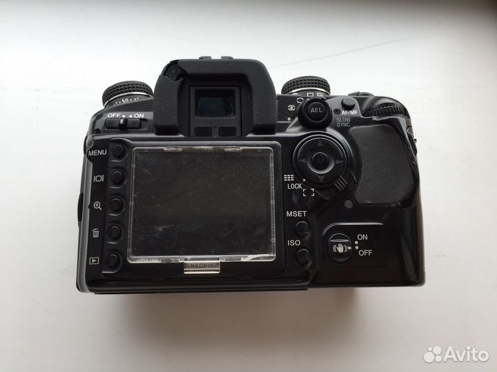 Разбитый цифровой фотоаппарат konica minolta 7d