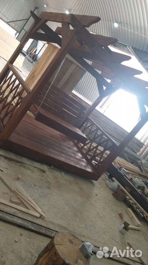 Садовые качели из дерева