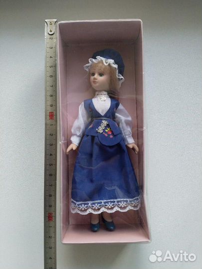 Кукла коллекционная в национальном костюме