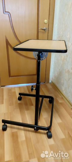 Надкроватный столик