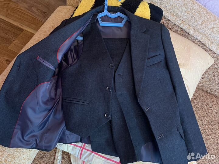 Костюм тройка