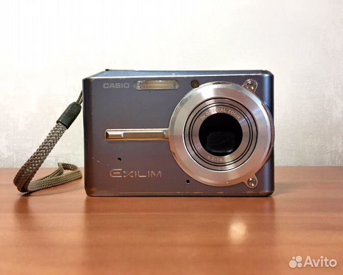 Компактный фотоаппарат Casio Exilim Card EX-600