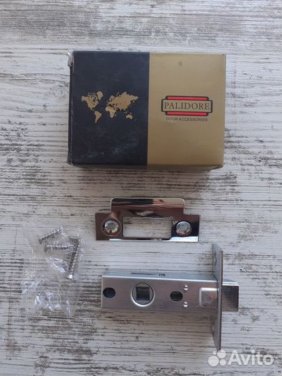 Дверные ручки межкомнатные на розетке с защелкой