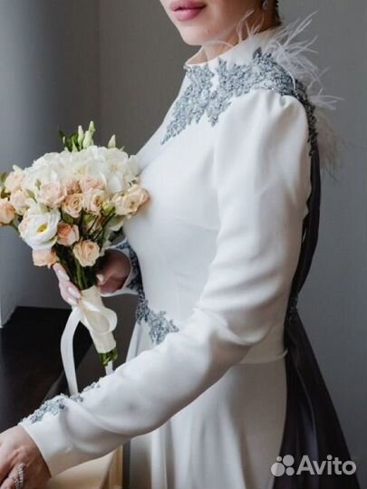 Платье на никах