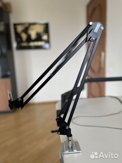 Настольная стойка для микрофона пантограф