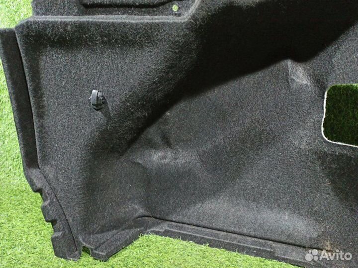 Обшивка багажника задняя правая Toyota Crown