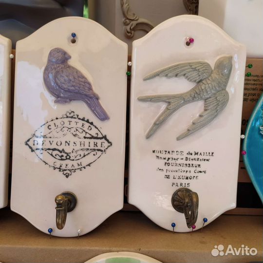 Крючок керамический