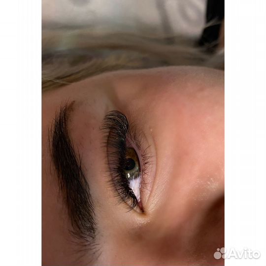 Наращивание ресниц и окрашивание бровей