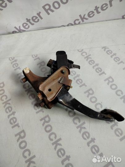 Педаль сцепления Renault Logan 2 2014