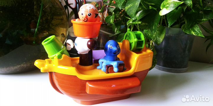 Игрушка для купания пиратский корабль tomy