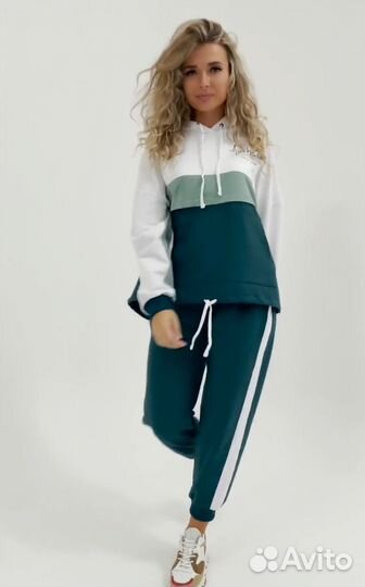 Спортивный костюм женский