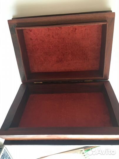 Деревянная шкатулка